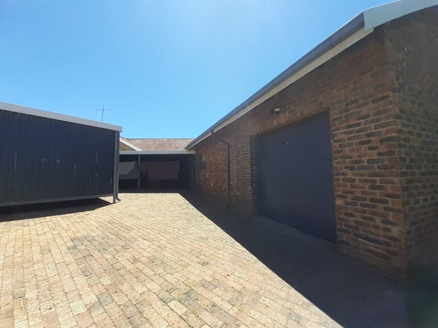 4 Bedroom Property for Sale in Vaalpark Free State